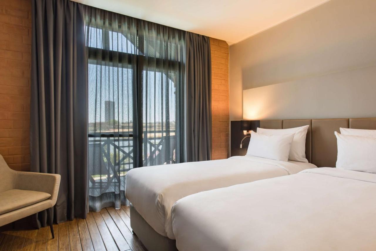 Radisson Hotel Tamboho Waterfront אנטננריבו מראה חיצוני תמונה