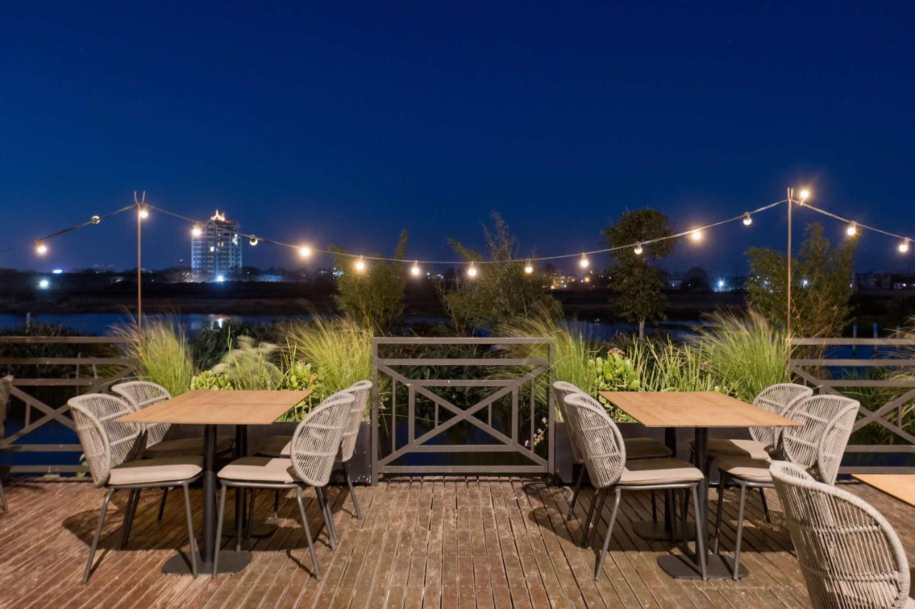 Radisson Hotel Tamboho Waterfront אנטננריבו מראה חיצוני תמונה
