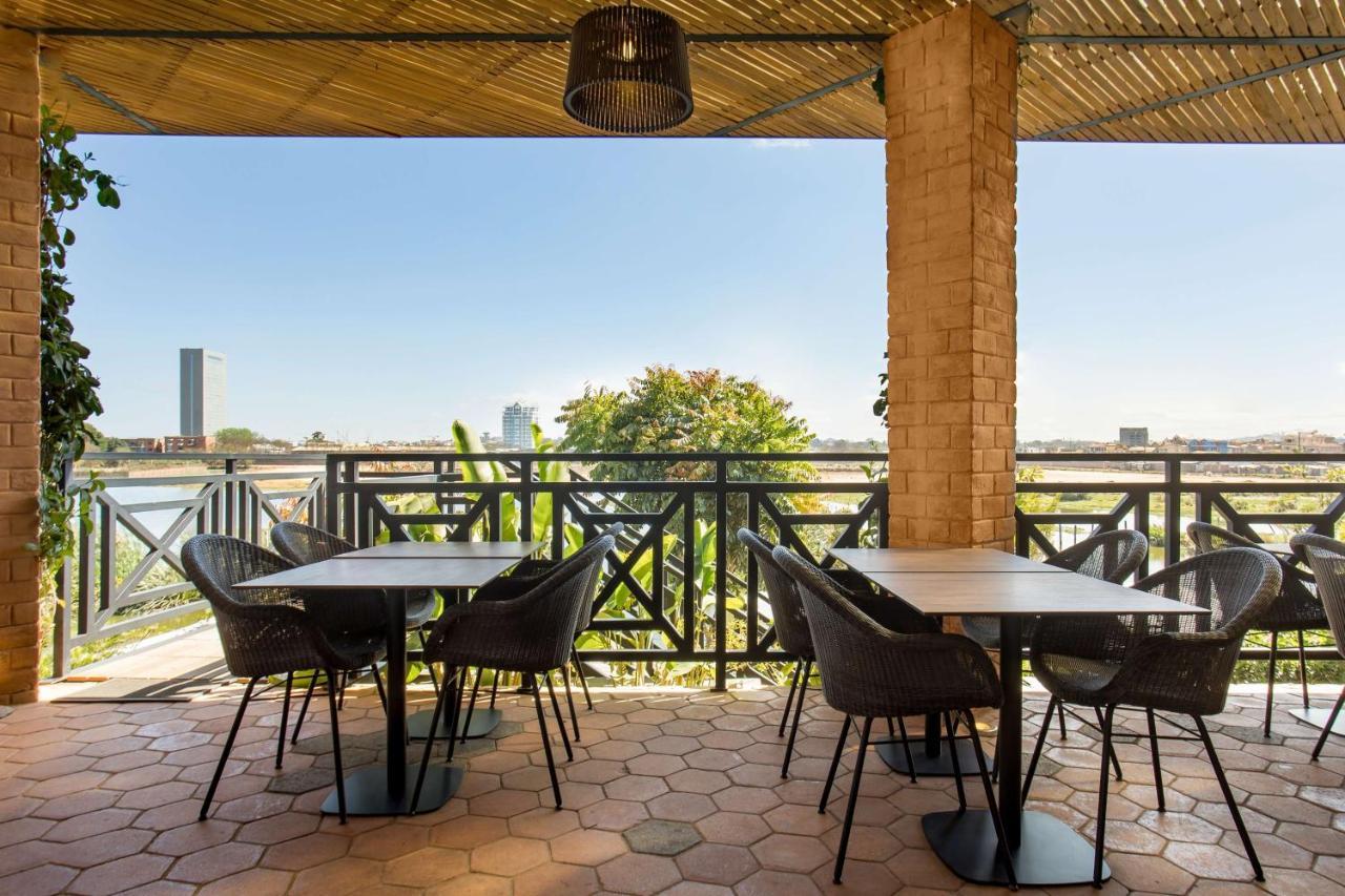 Radisson Hotel Tamboho Waterfront אנטננריבו מראה חיצוני תמונה