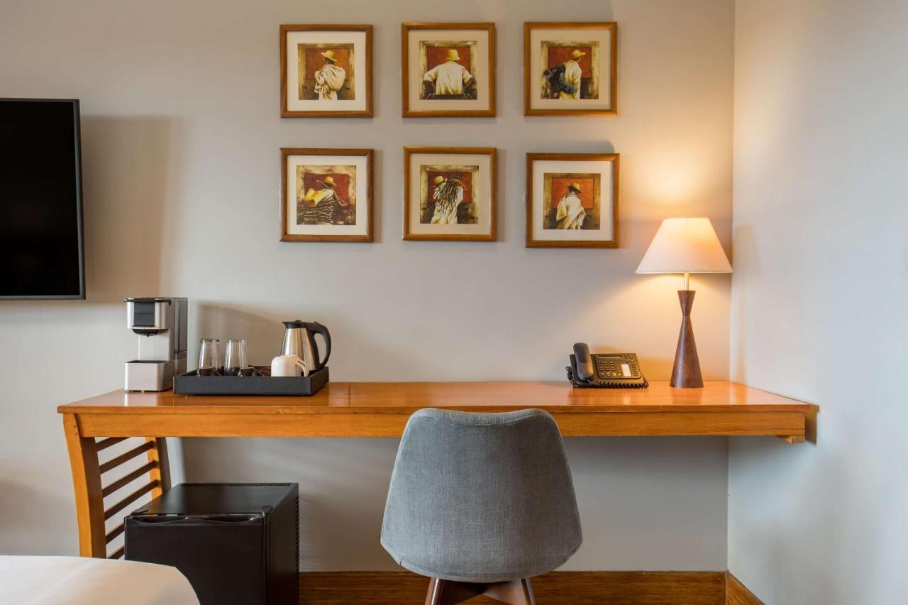 Radisson Hotel Tamboho Waterfront אנטננריבו מראה חיצוני תמונה