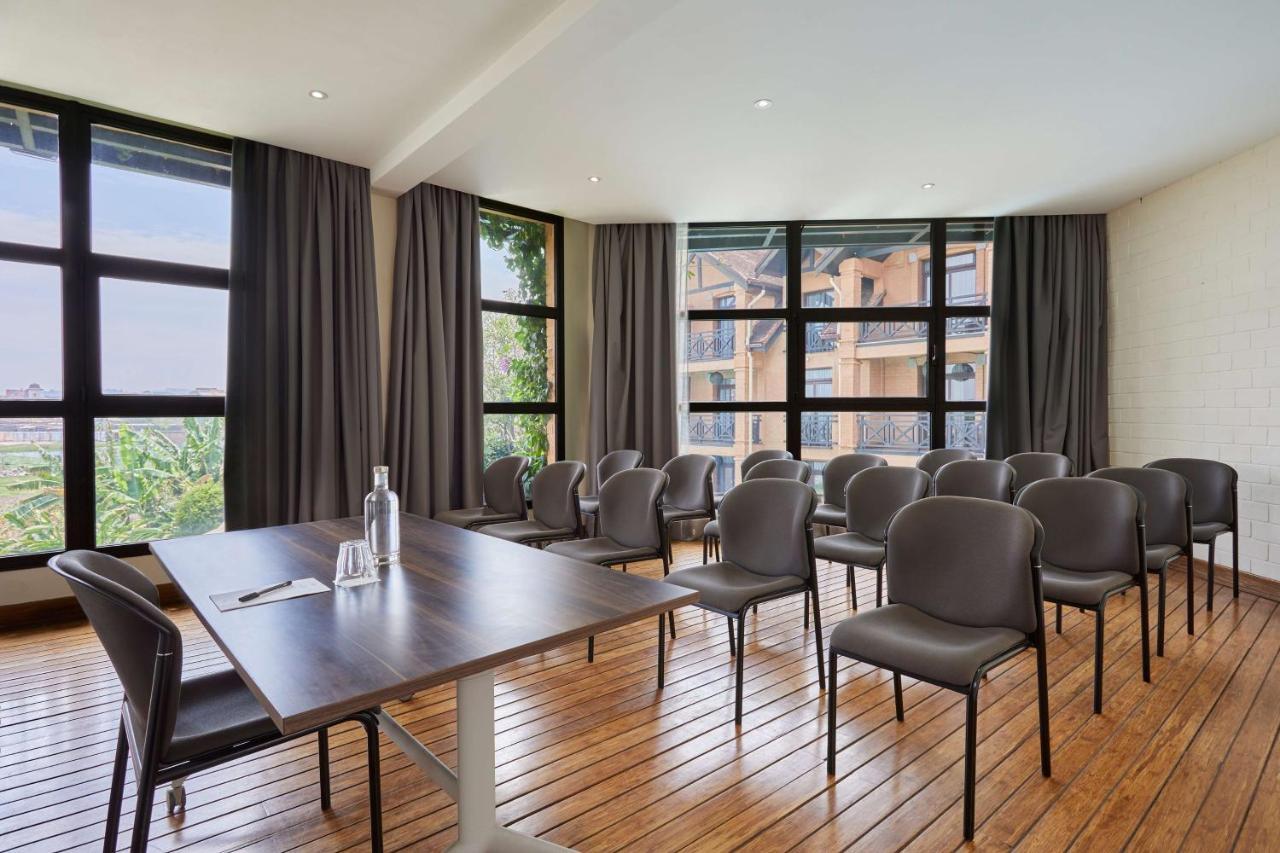 Radisson Hotel Tamboho Waterfront אנטננריבו מראה חיצוני תמונה