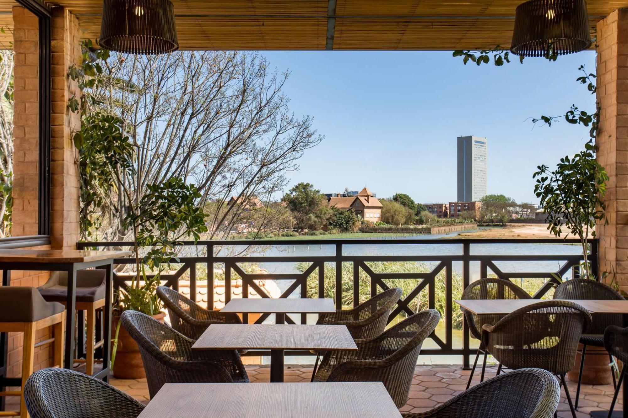 Radisson Hotel Tamboho Waterfront אנטננריבו מראה חיצוני תמונה