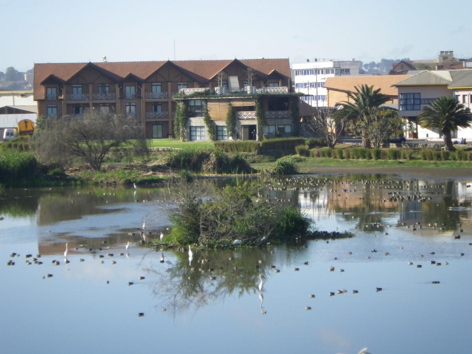 Radisson Hotel Tamboho Waterfront אנטננריבו מראה חיצוני תמונה